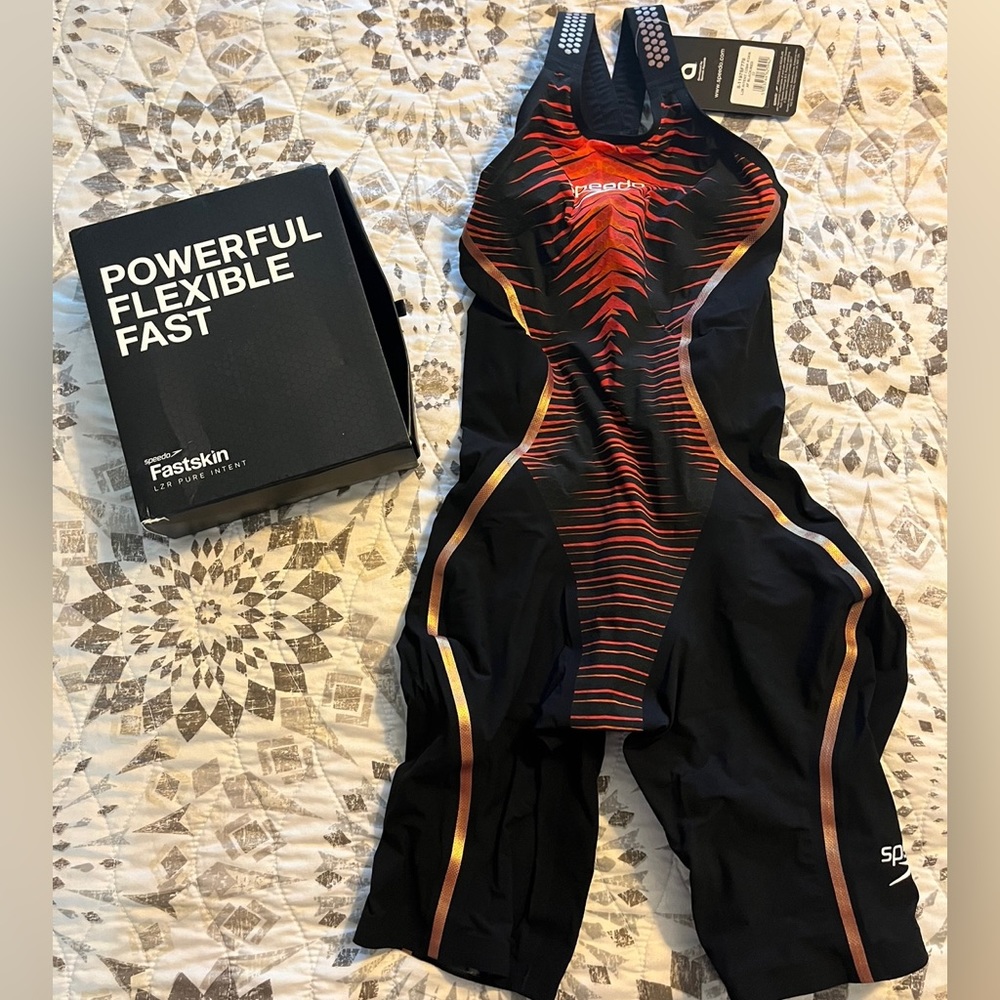NWT Speedo LZR Intent - Closed Back - size 22